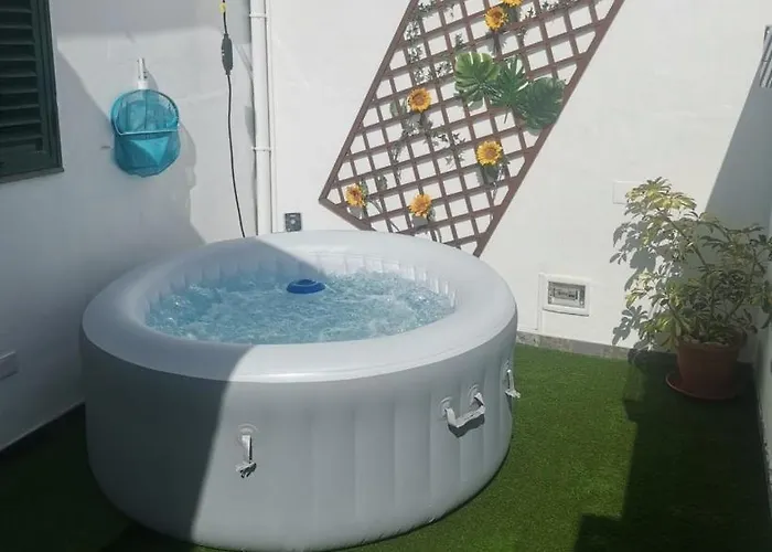 Con Jacuzzi Climatizado, Barbacoa Y Cerca De La Playa بيت للعطل